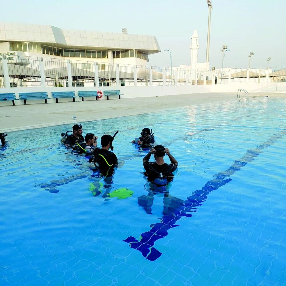 «شبابية الخور» تنظم دورة غوص المياه المفتوحة