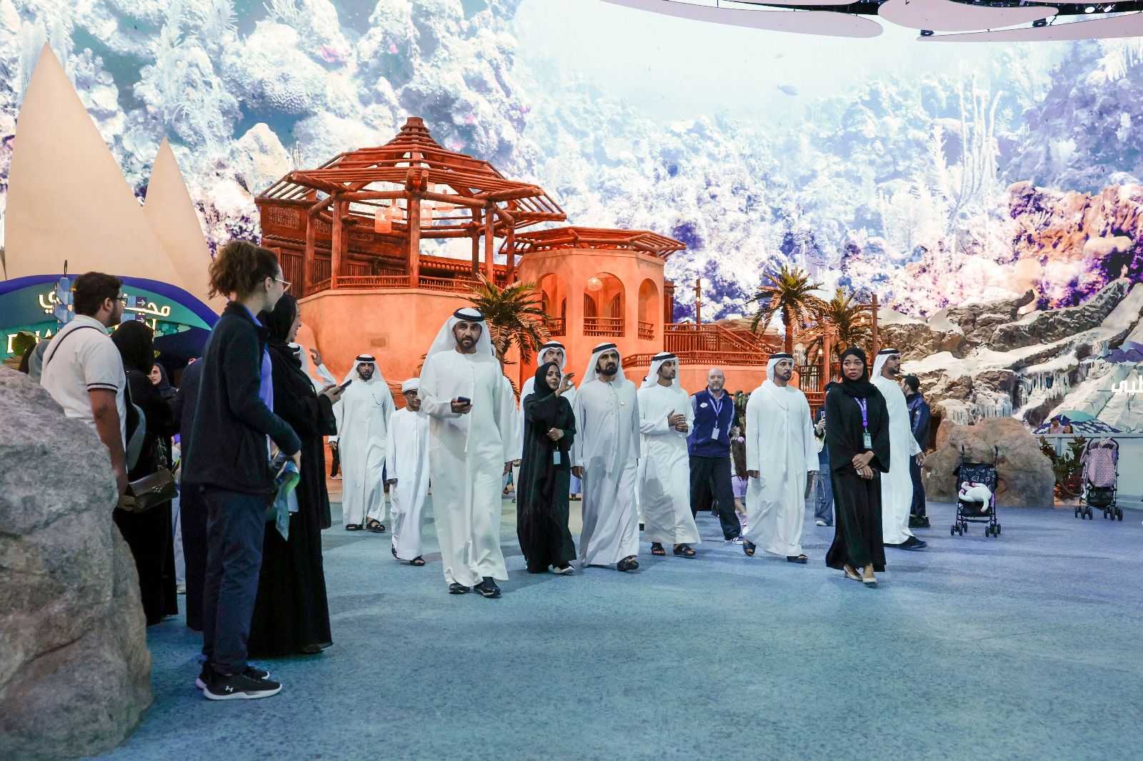 محمد بن راشد يزور مدينة "سي وورلد جزيرة ياس أبوظبي"