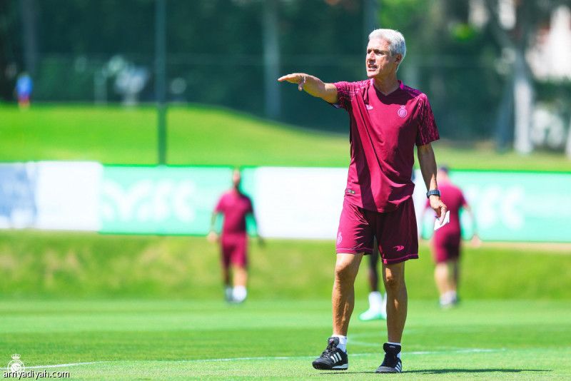 كاسترو يتمسك بالضغط والاستحواذ