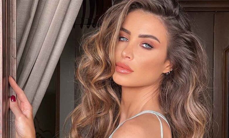 أنابيلا هلال تستمتع بأشعة الشمس.. وتتألق بـ “لوك” صيفي مميز (فيديو)