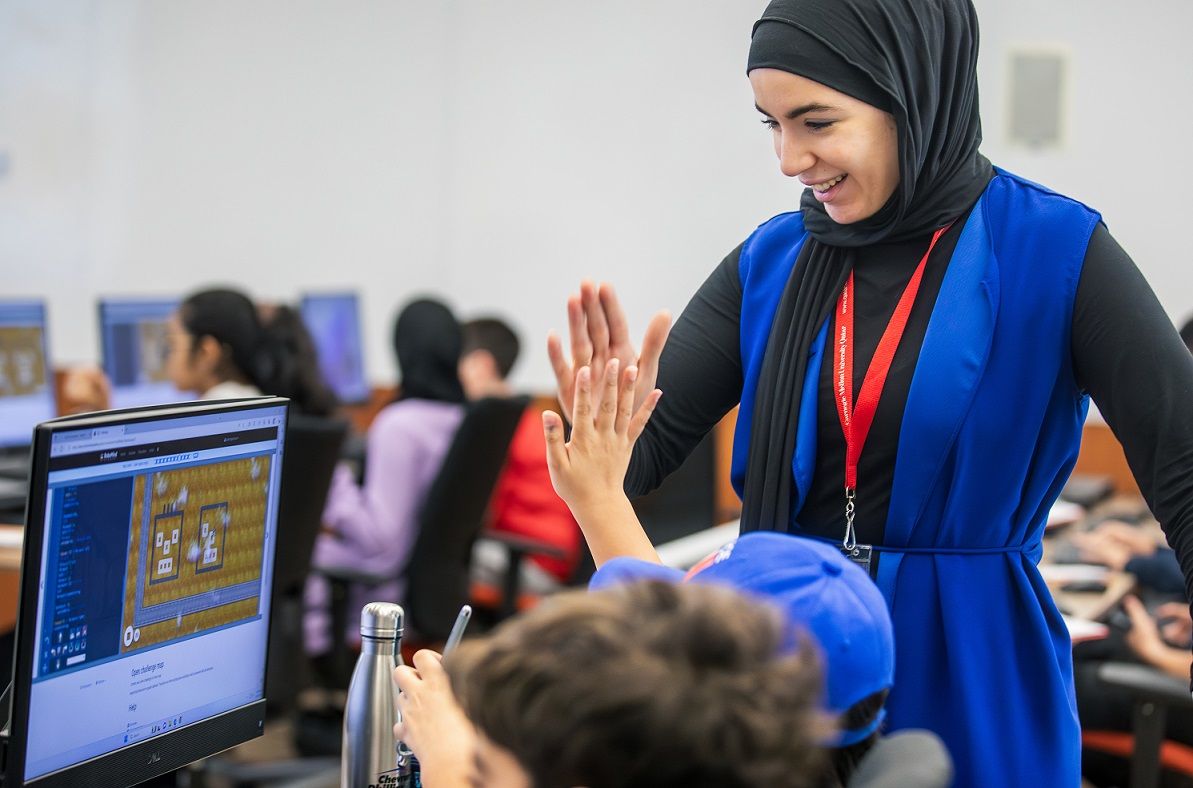 كارنيجي ميلون تفتح باب التسجيل لمخيم علوم الحاسوب