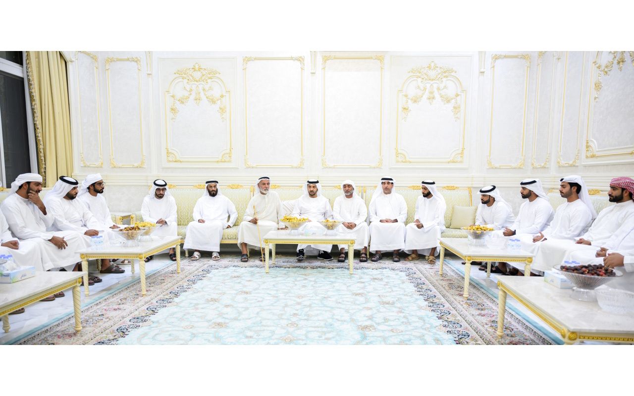 حمدان بن زايد يعزي في وفاة راشد أحمد بن زوينة المنصوري