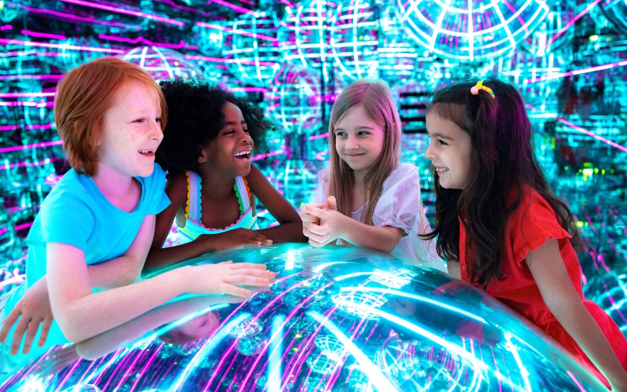 «مفاجآت صيف دبي».. ربع قرن من المتعة والتسوق والترفيه