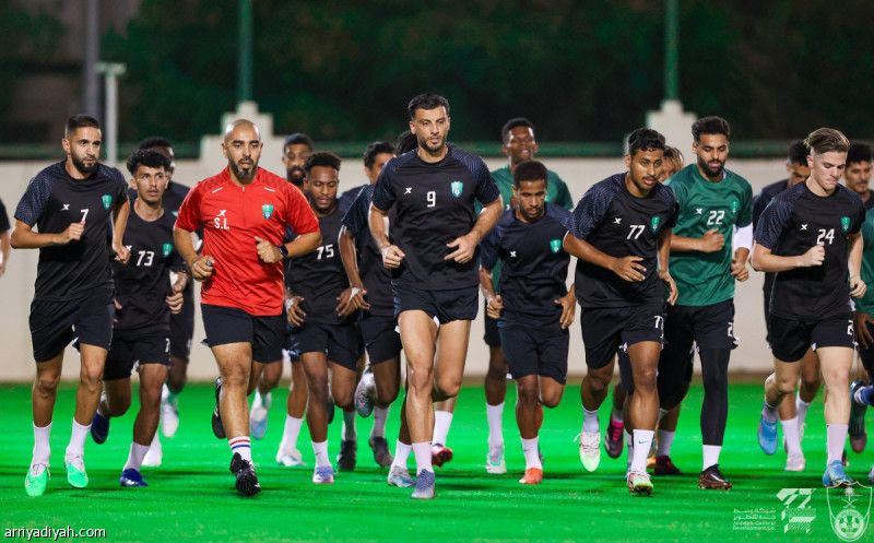 الأهلي يغادر دون السومة والمسيليم