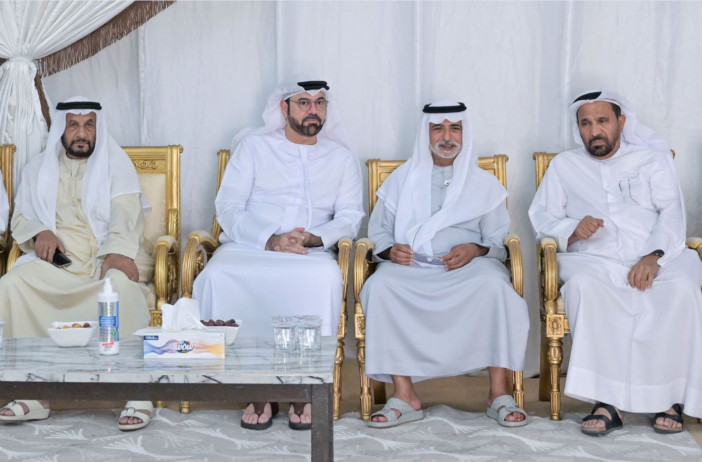 نهيان بن مبارك يعزي في وفاة آمنة الفلاسي