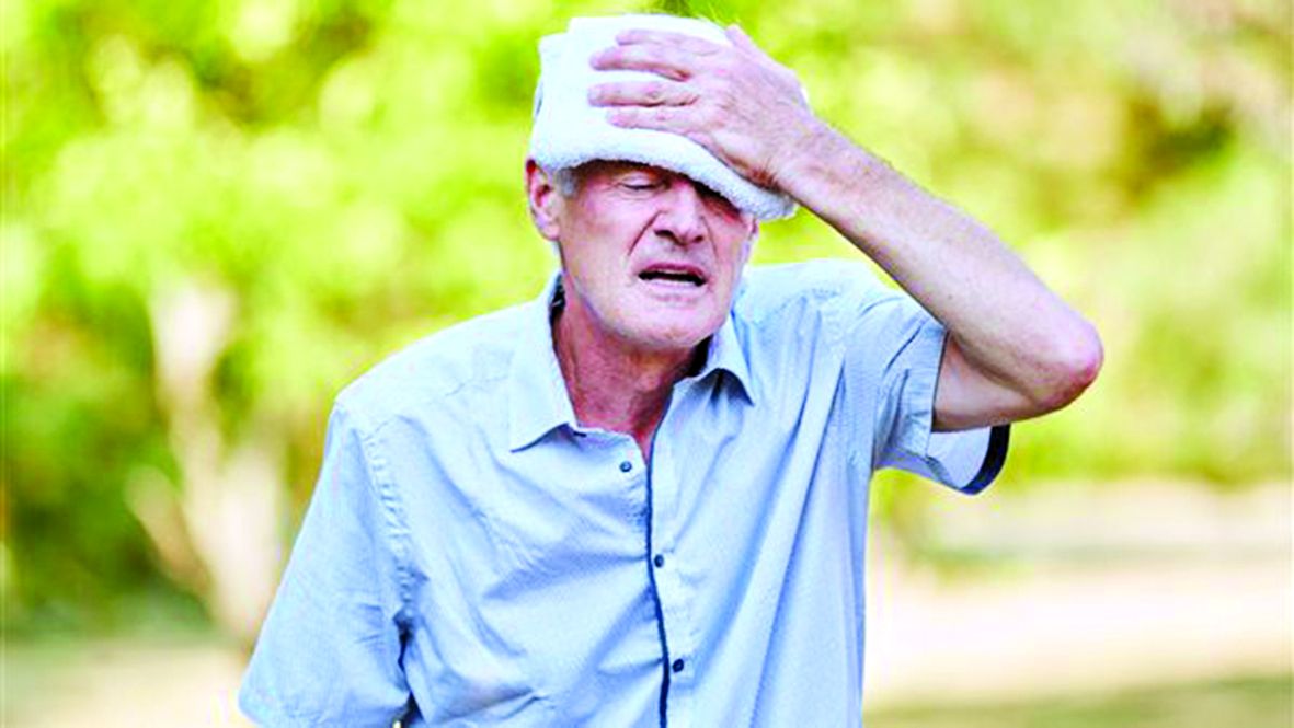 «الرعاية»: نعم للإكثار من المياه.. لا لمشروبات الطاقة