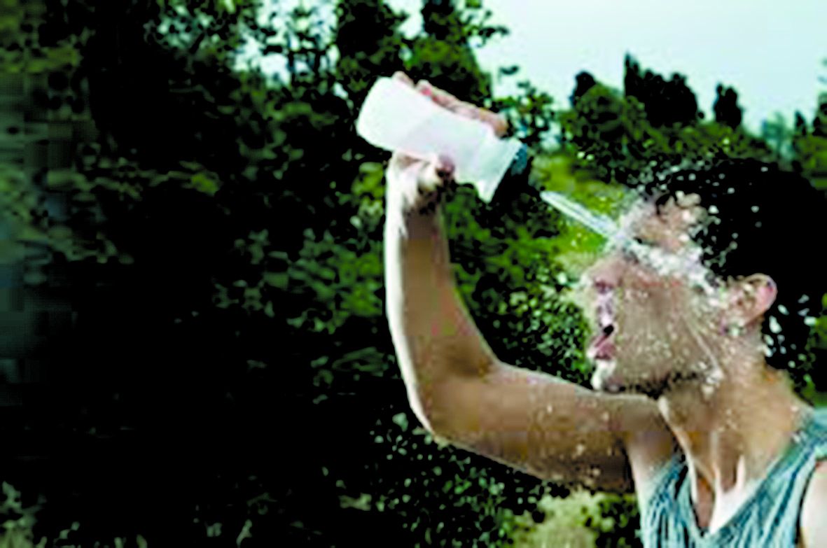 «الرعاية»: تناول السوائل ضرورة لتفادي حرارة الصيف