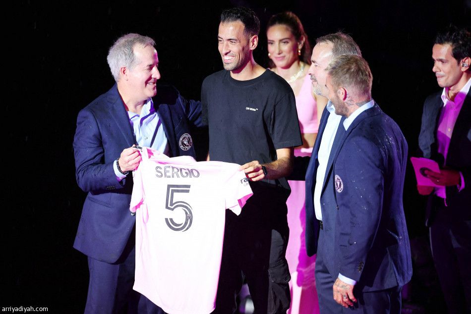 ميسي على طريق بيليه وبكنباور