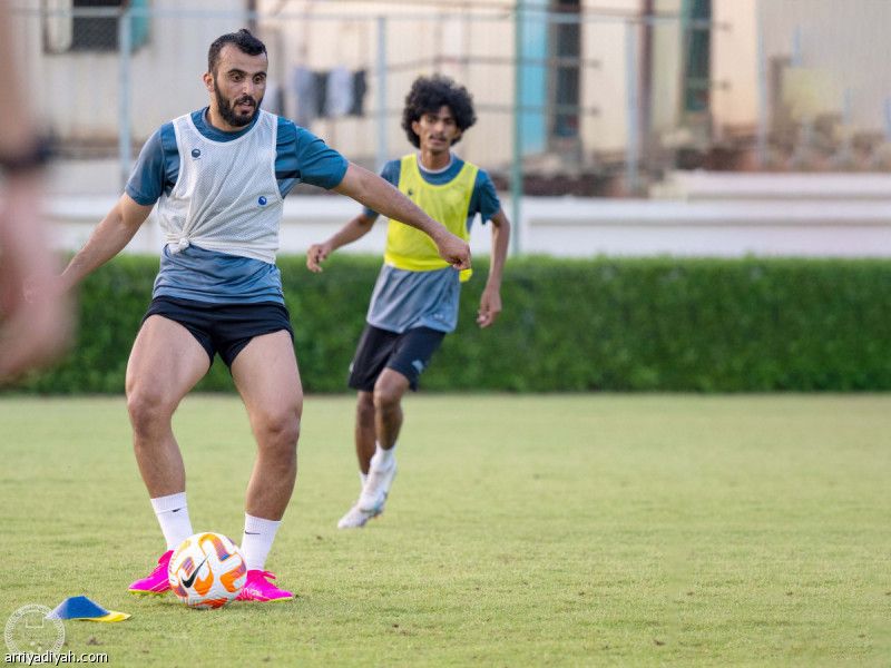 الأخدود.. مناورة وتنويع لياقي