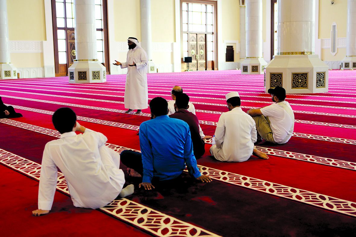 «بن زيد» يواصل التعريف بالثقافة الإسلامية