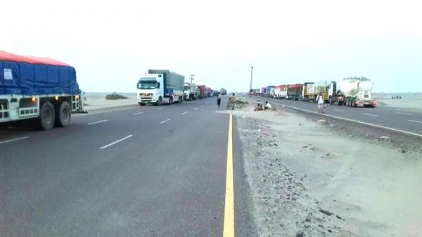 بعد السطو عليها من قبل الانتقالي.. نقابة عمال النقل الثقيل تهدد بالاضراب الشامل