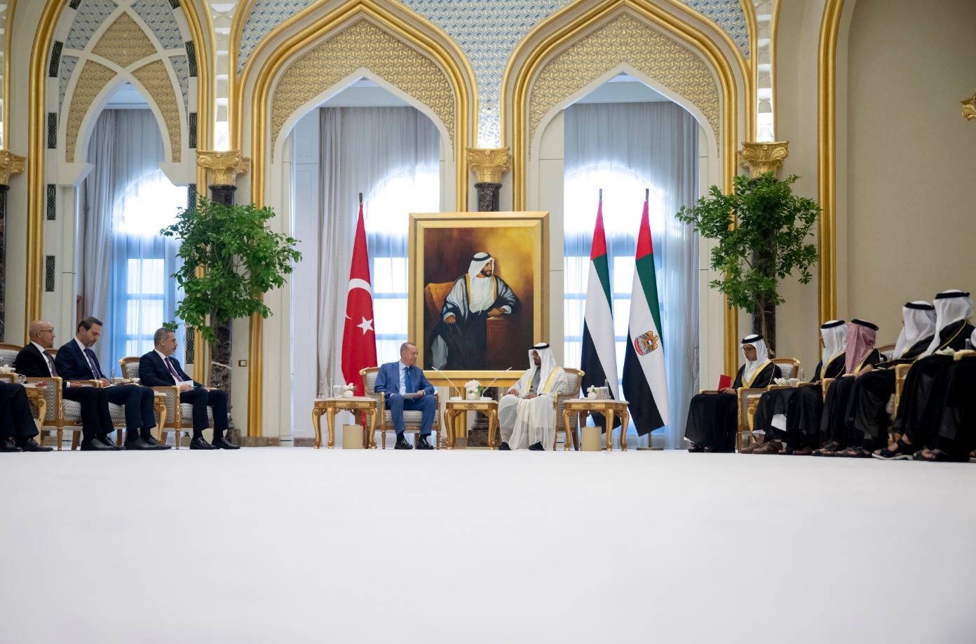 " 120 ساعة " من المباحثات الثنائية المثمرة و النشاط الدبلوماسي في الدولة