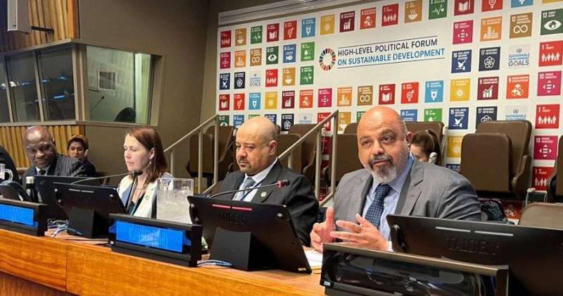 وفد الكويت مستعرضا التقرير