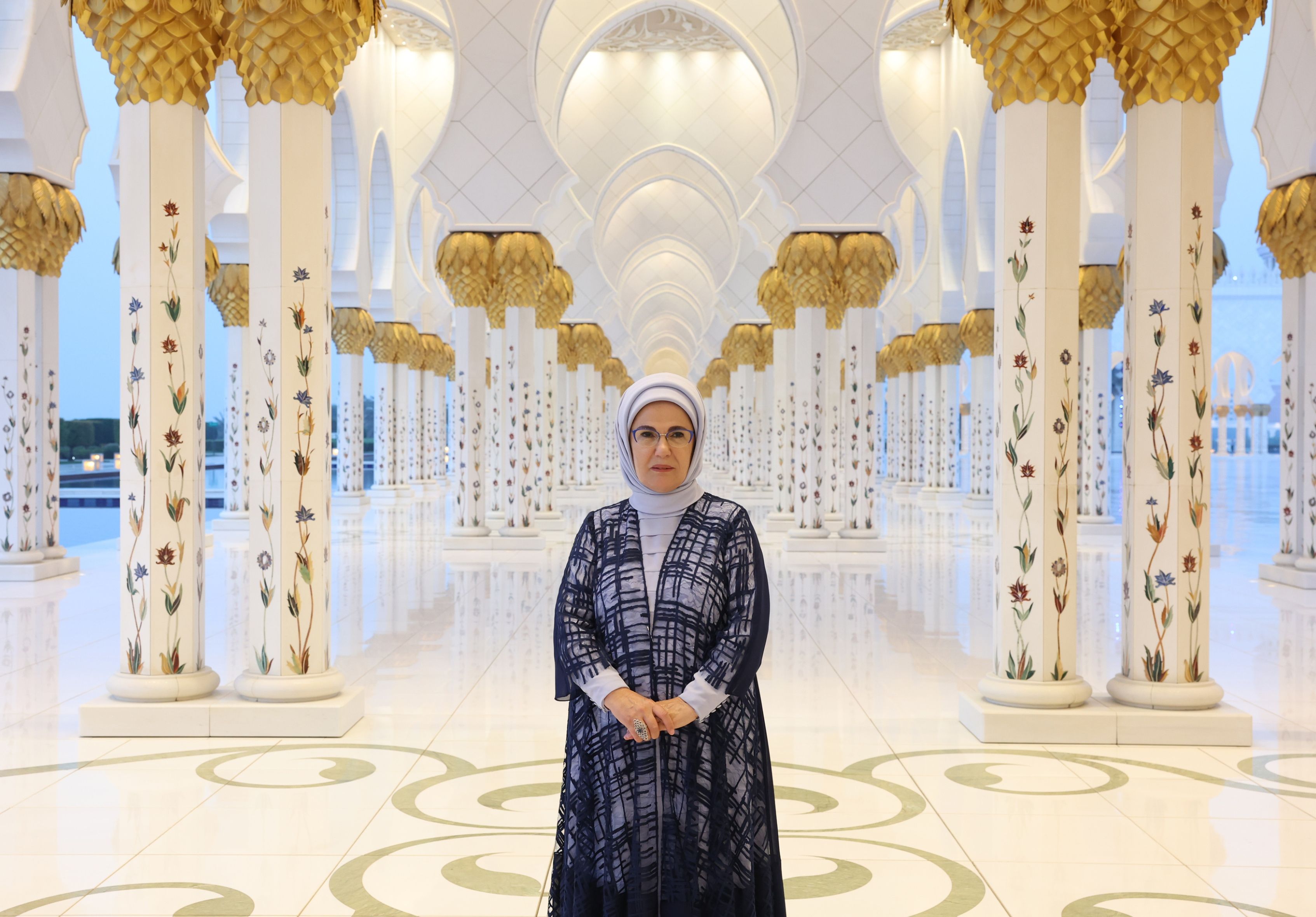 حرم الرئيس التركي تزور جامع الشيخ زايد الكبير