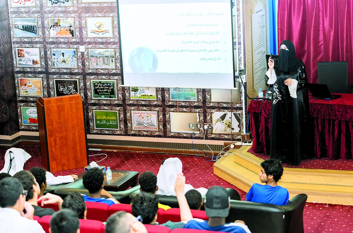 ورشة قانونية توعي بأسباب الجرائم الإلكترونية