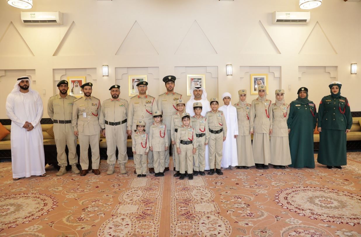 شرطة دبي تُكرم أسرة إماراتية