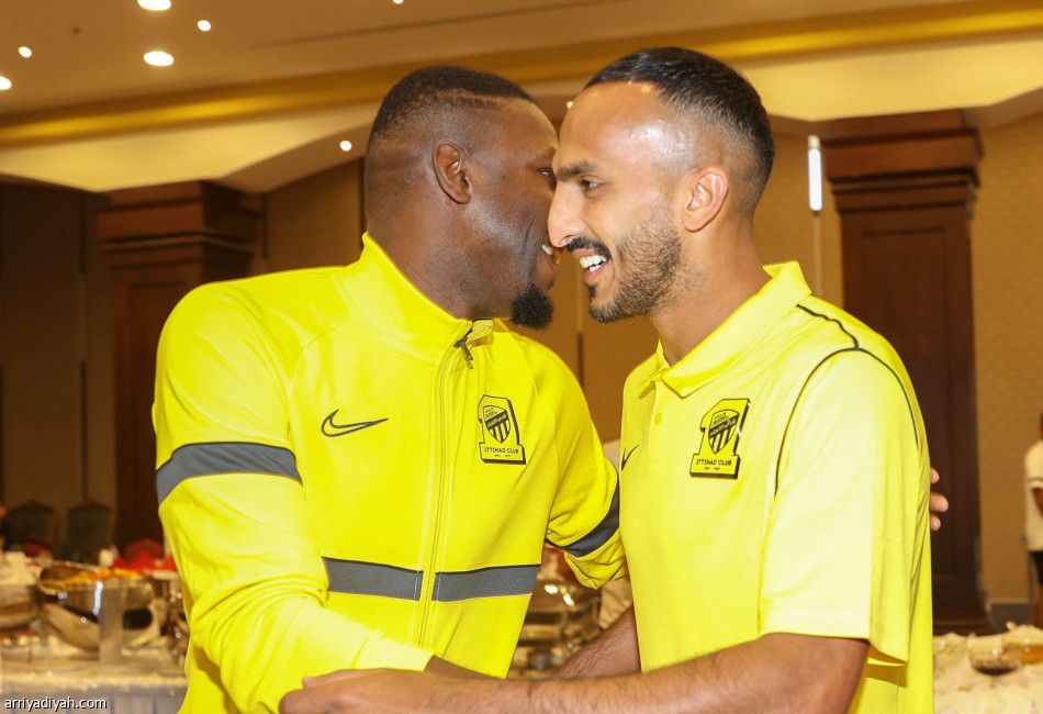 العمري ينطلق باجتماع سانتو