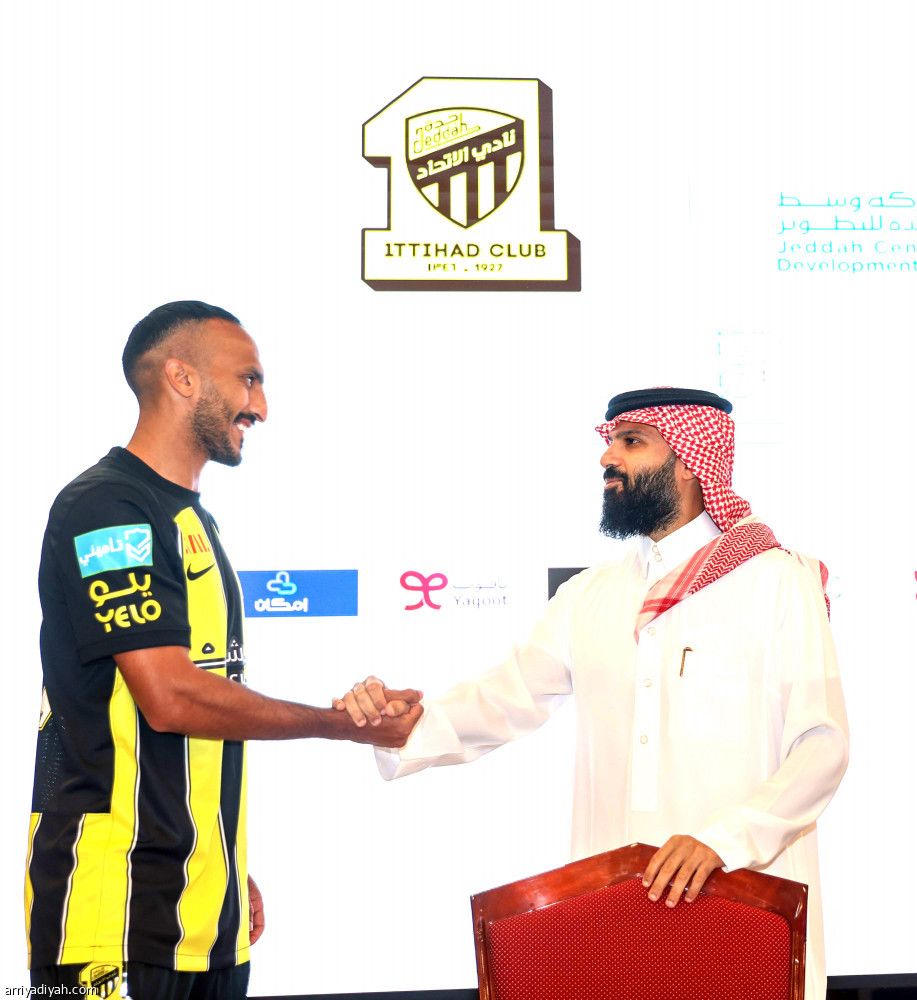 العمري ينطلق باجتماع سانتو