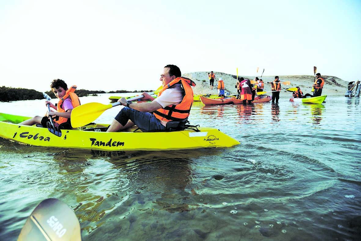 رحلة تعريفية لغابات القرم بسواحل الخور