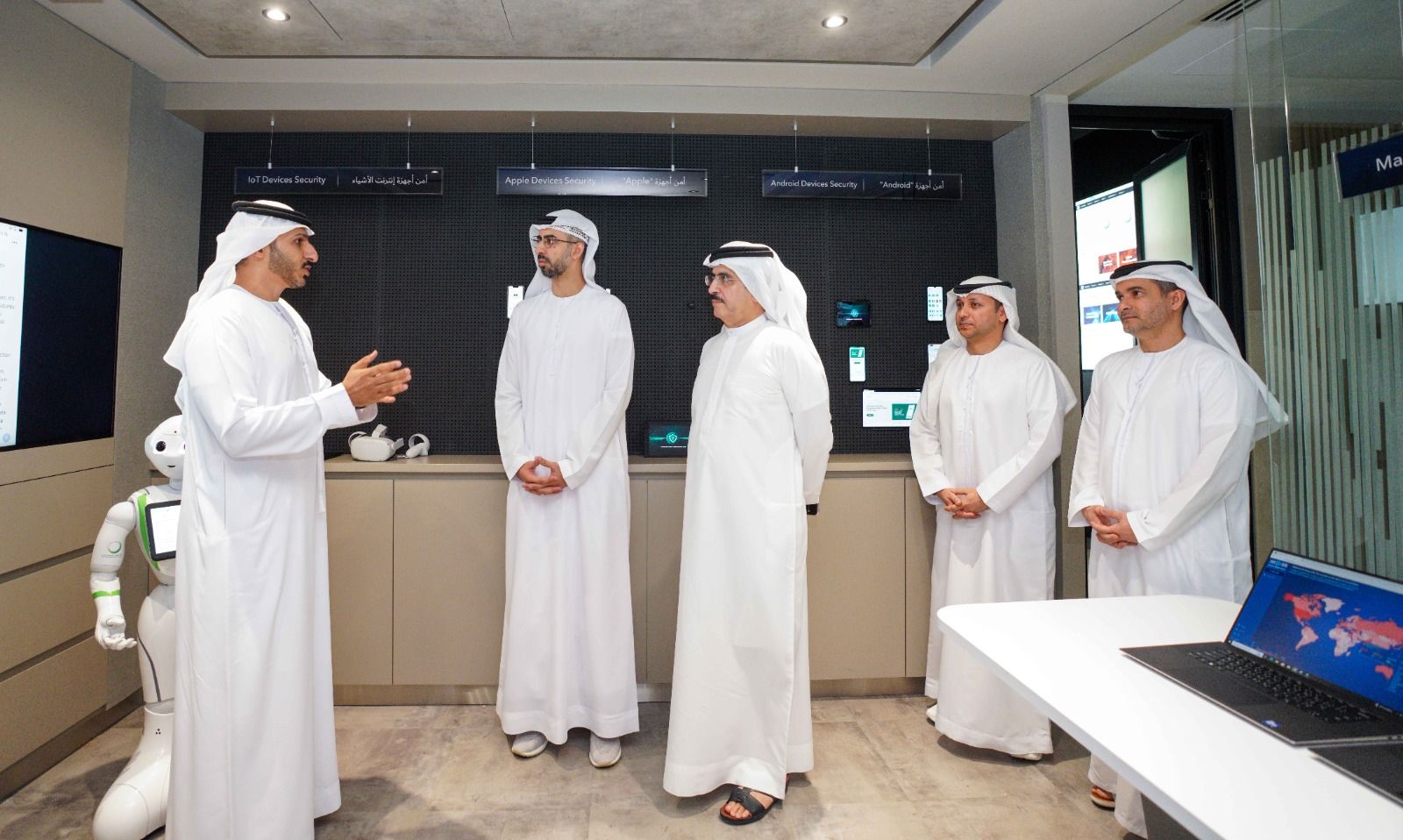 عمر سلطان العلماء يلتقي سعيد محمد الطاير ويطّلع على مشاريع هيئة كهرباء ومياه دبي في التحول الرقمي