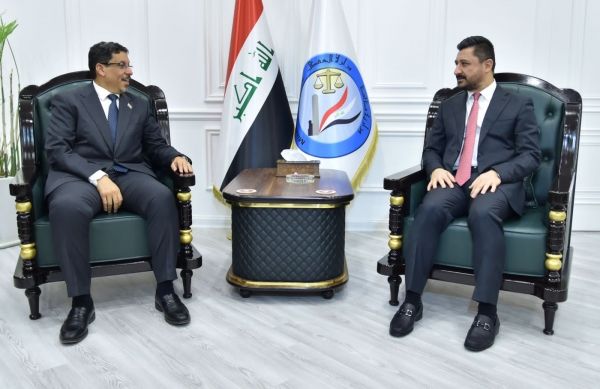 "بن مبارك" يبحث مع وزير العدل العراقي إمكانية نقل 11 معتقلا لإكمال محكوميتهم في السجون اليمنية