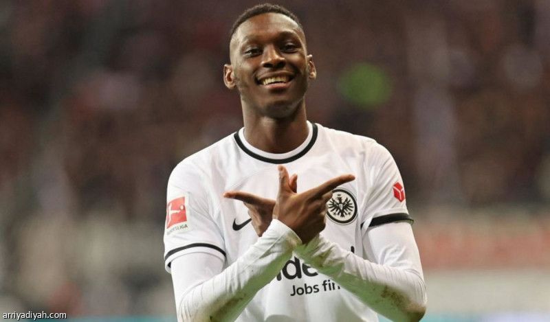 فرانكفورت ينتظر عروض مواني