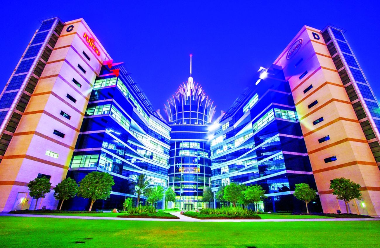 دبي تدرس تطبيق القانون العام في المناطق الحرة