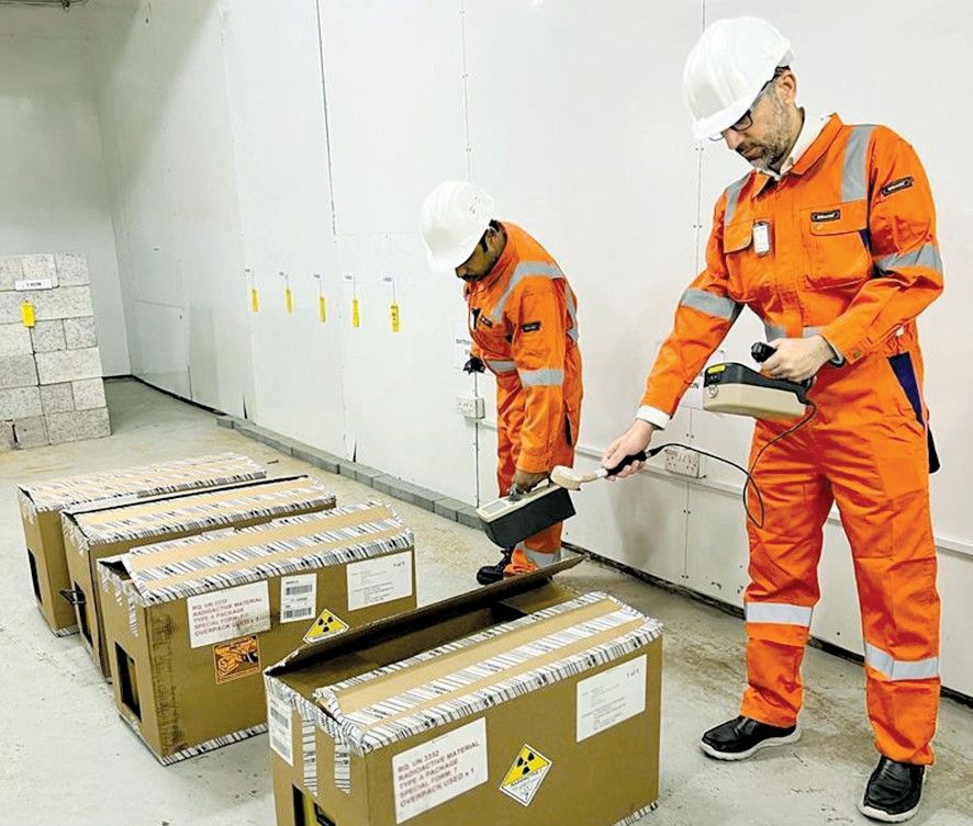 «البيئة» تختبر سلامة أجهزة المقاييس النووية