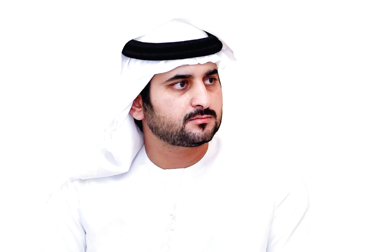 مكتوم بن محمد: ثريا الهاشمي نموذج مشرف للمرأة الإماراتية