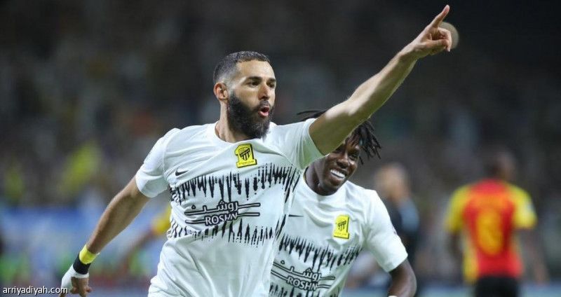 بنزيما يقود الاتحاد إلى عبور الترجي التونسي