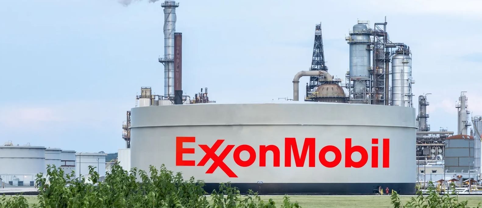 تهاوي أرباح إكسون موبيل 56% في الربع الثاني