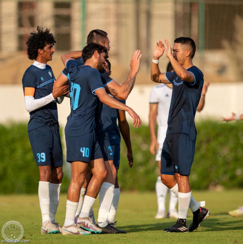 الأخدود يكسب خورفكان بثنائية