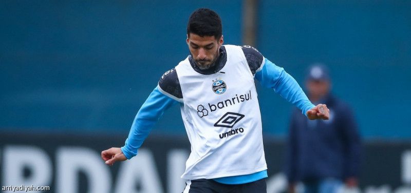 سواريز يستمر مع جريميو حتى نهاية الموسم