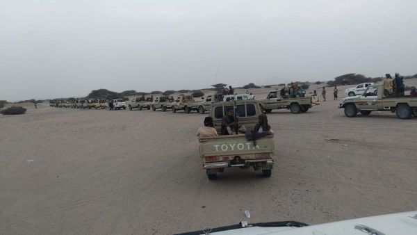 قبائل الصبيحة تنفذ وقفة احتجاجية رفضًا لاستحداث قوات "طارق صالح" موقع عسكري في مناطقها