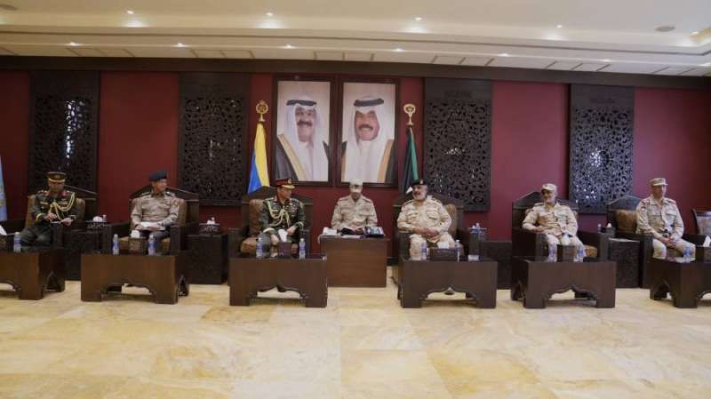 وكيلة «الدفاع» ندباً تستعرض ورئيس الأركان البنغلاديشي أوجه التعاون والعمل المشترك