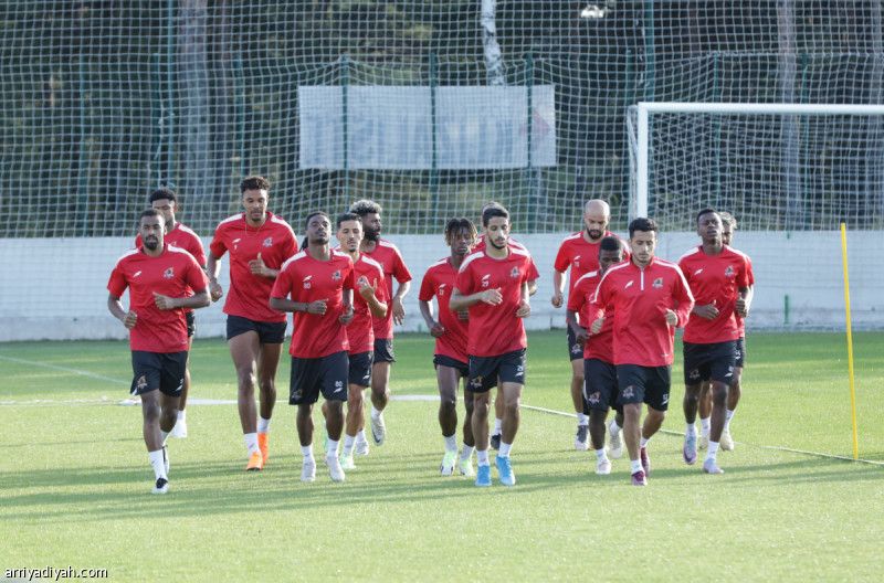 استعدادات فرق روشن.. 9 تنهي معسكراتها