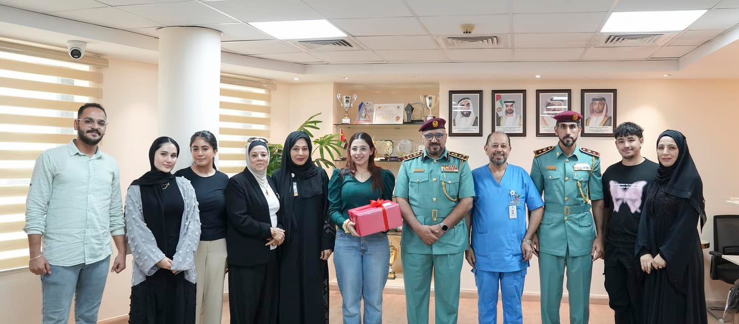 الحريق اطفأ الفرحة وشرطة عجمان تعيدها لطالبة وعائلتها