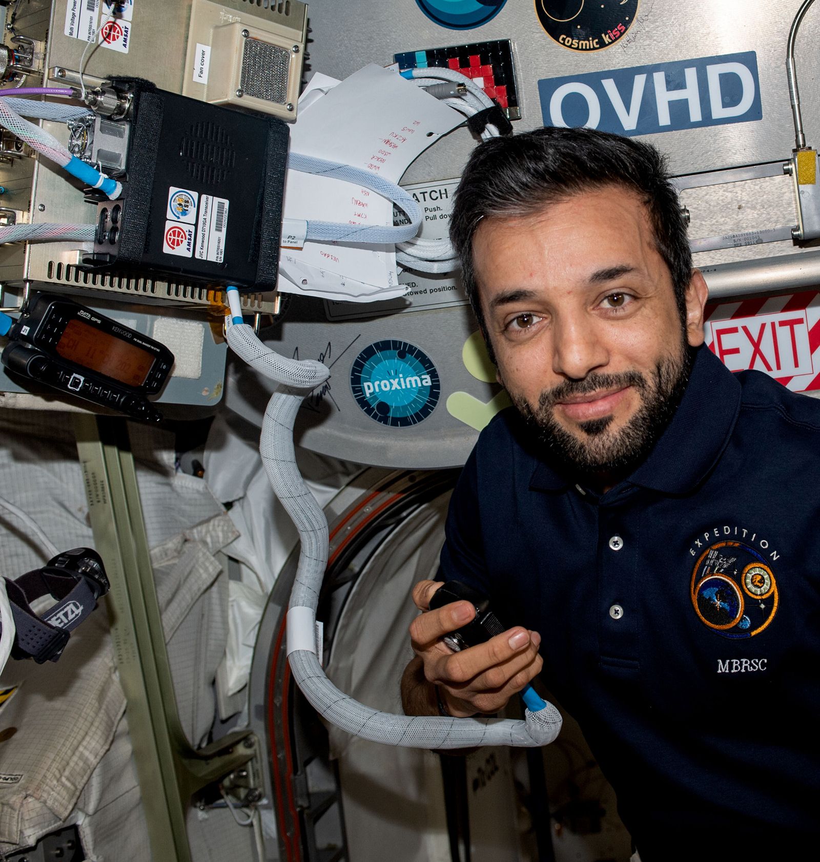 سلطان النيادي يُثري معلومات طلاب الإمارات حول الفضاء