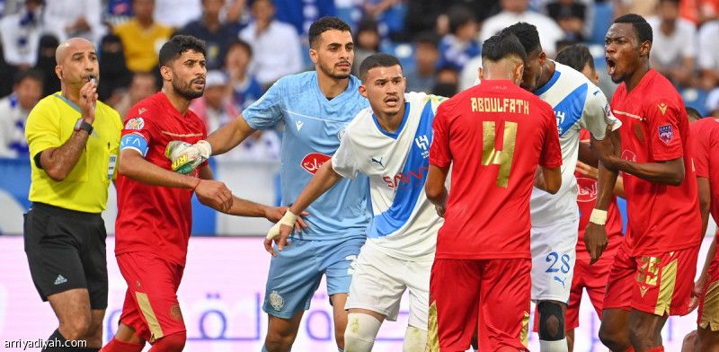 مدرب الوداد المغربي: مهزلة تحكيمية منحت الهلال الانتصار