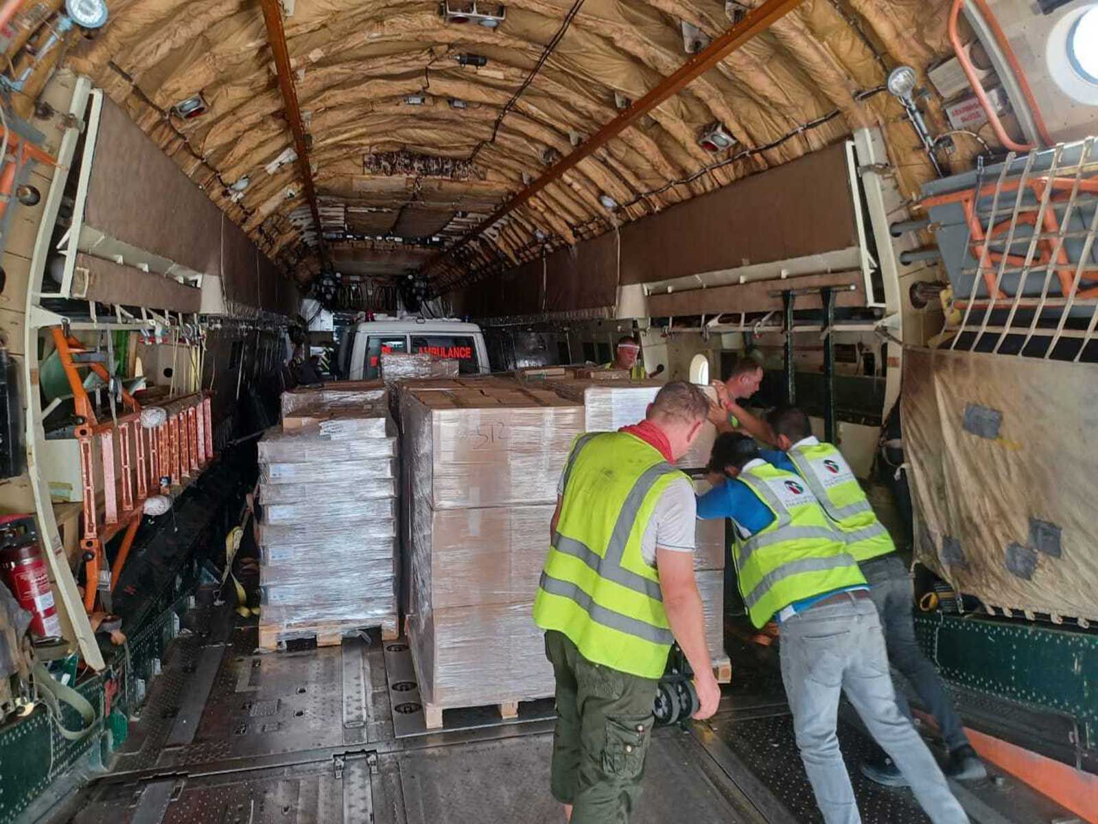 الهلال الأحمر الإماراتي يدعم جهود إطفاء حرائق الغابات في سوريا