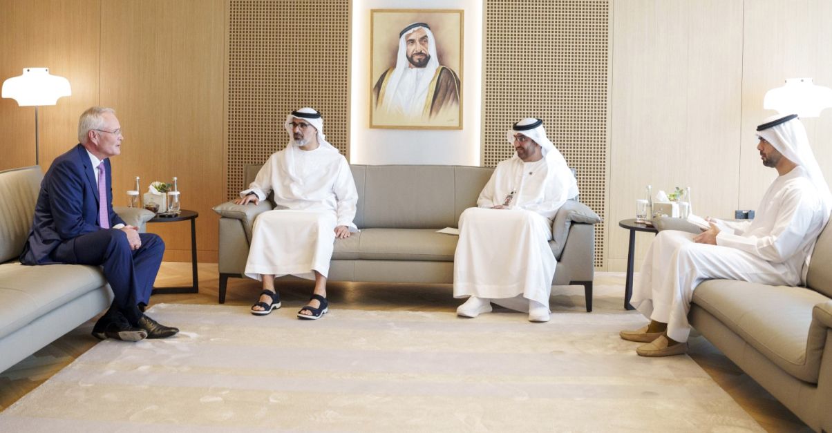 خالد بن محمد ورئيس «إكسون موبيل» يبحثان التعاون