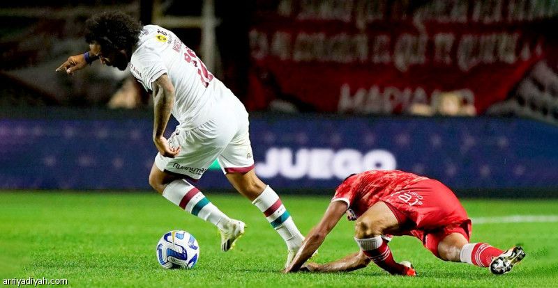 مارسيلو يكسر ركبة سانشيز