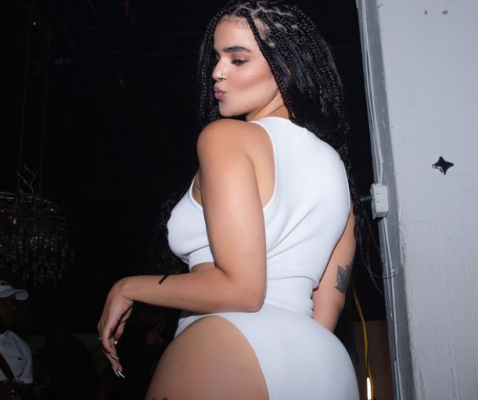 رهف القنون تستعرض جسدها بـ مايوه أحمر جريء وتحدث ضجة عارمة.. صور