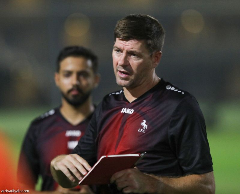 الاتفاق.. جيرارد ينهي تحضيرات تجربة الجزيرة