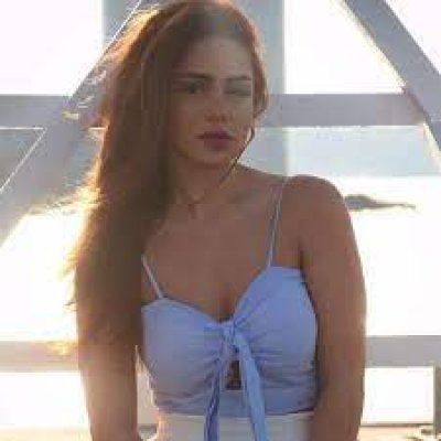 اتفرج .. نجمة ”باب الحارة“ تصدم الجميع بفستان قصير جدا وخروج منطقتها الحساسة