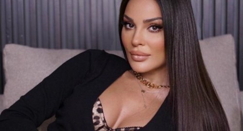 بالمايوه الأسود نادين نسيب نجيم تنافس سما المصري بإطلالة عارية وغير مسبوقة.. استلقت على الرمال وكشفت المستور دون خجل.. شاهد