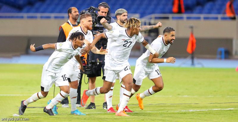 يواجه الهلال.. الشباب يكسب التاريخية