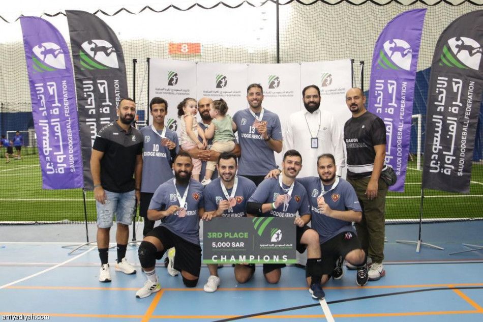 تتويج الفائزين في بطولة الدمام الثانية لكرة المناورة