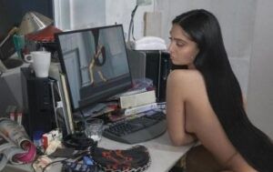 بالصور- إبنة فنانة شهيرة بإطلالة جريئة جداً تجاوزت الحدود