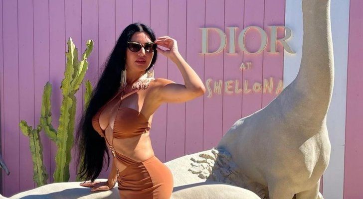 بإطلالة جريئة للغاية.. لاميتا فرنجية تستعرض سيارتها الفارهة وهذا سعرها الخيالي